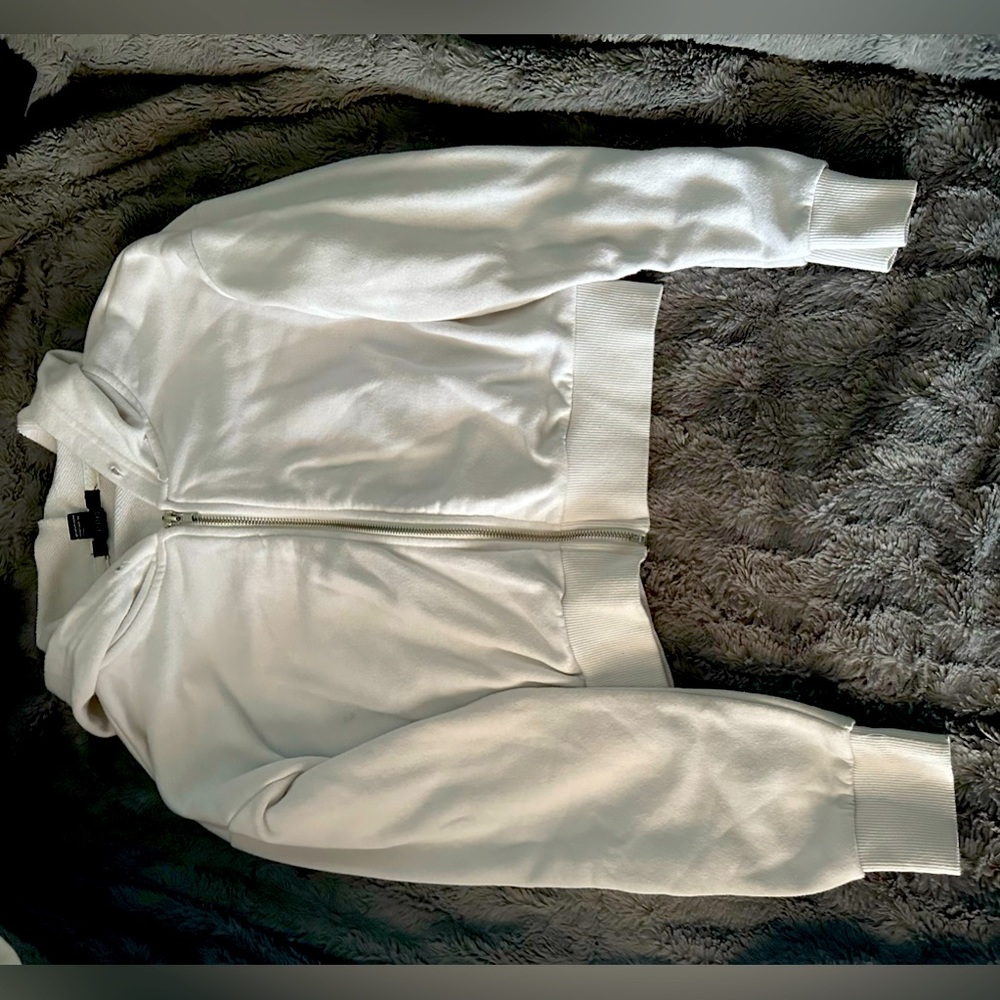 Cropped White Zip Up. Forever 21. Missing draw string.